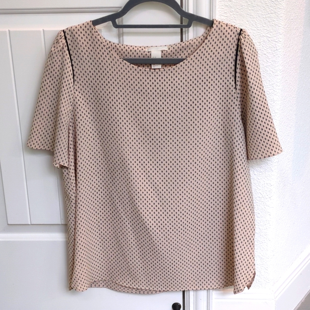 Light pink short sleeved blouse with black pattern & black piping at sleeves